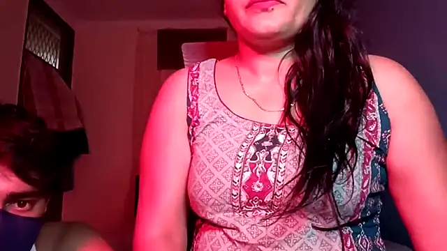 Snapshot of horny_milf_couple chatting on April 2026 10:57:02 AM horny milf couple online show from April 2026 10:57:02 AM