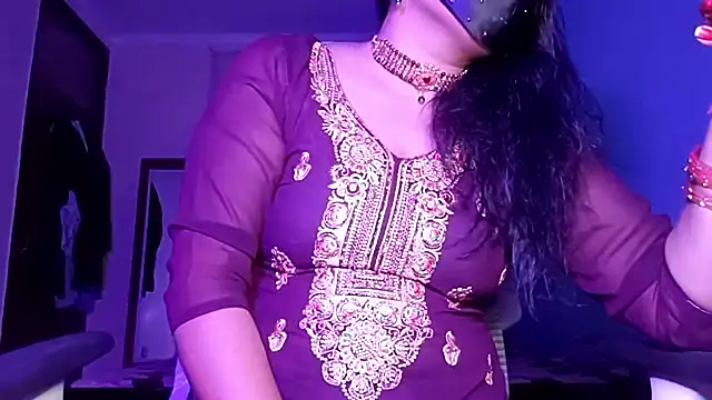 Snapshot of horny_milf_couple chatting on May 2026 07:19:02 PM horny milf couple online show from May 2026 07:19:02 PM