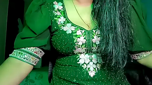 Snapshot of horny_milf_couple chatting on May 2026 06:05:01 PM horny milf couple online show from May 2026 06:05:01 PM
