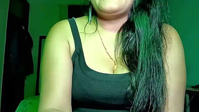 Snapshot of horny_milf_couple chatting on May 2026 06:37:02 PM horny milf couple online show from May 2026 06:37:02 PM