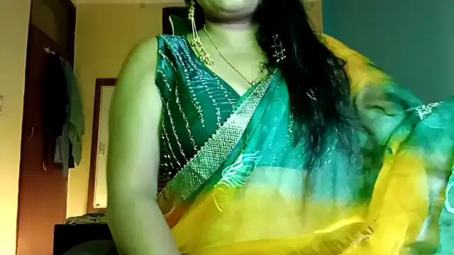 Snapshot of horny_milf_couple chatting on May 2026 07:53:02 PM horny milf couple online show from May 2026 07:53:02 PM