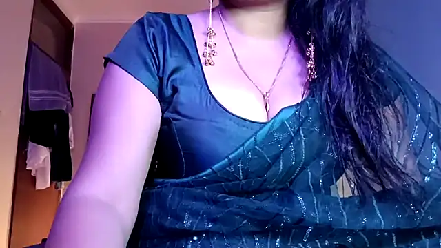 Snapshot of horny_milf_couple chatting on May 2026 05:43:01 PM horny milf couple online show from May 2026 05:43:01 PM