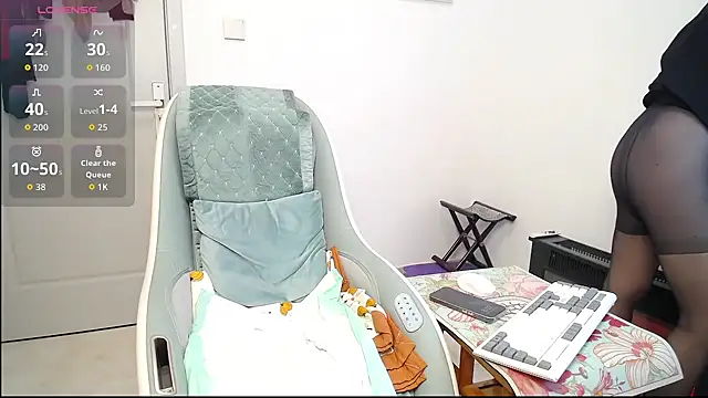 selinajuan online show from November 2025 01:03:01 PM