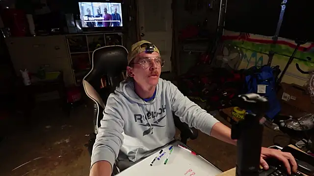 Snapshot of AverageMaleJay chatting on November 2025 01:48:02 AM AverageMaleJay online show from November 2025 01:48:02 AM