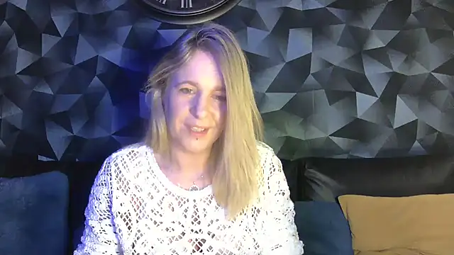 Delichieuse5 online show from March 2026 07:48:01 PM