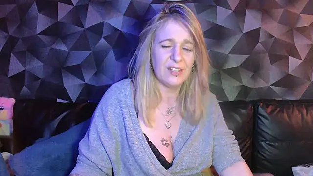 Snapshot of Delichieuse5 chatting on March 2026 07:47:01 PM Delichieuse5 online show from March 2026 07:47:01 PM