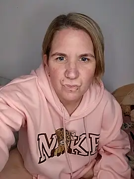 LaceyWestxx online show from November 2025 06:01:01 PM