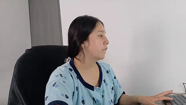 Snapshot of KOREN_JALAA chatting on June 2026 05:28:02 PM KOREN JALAA online show from June 2026 05:28:02 PM