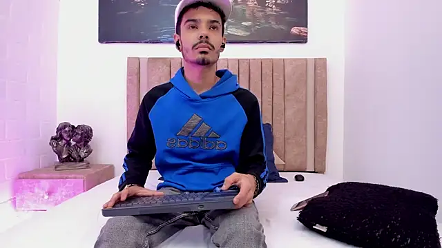 Timothe Evans online show from December 2025 04:19:02 AM