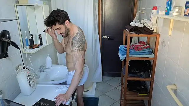 Snapshot of Al3xox02 chatting on March 2026 01:28:01 PM Al3xox02 online show from March 2026 01:28:01 PM