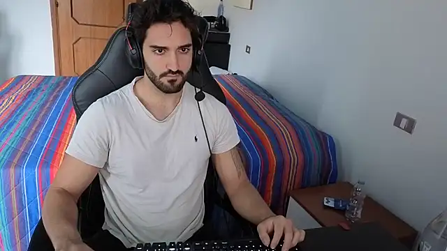 Snapshot of Al3xox02 chatting on April 2026 11:52:01 AM Al3xox02 online show from April 2026 11:52:01 AM