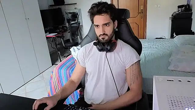 Snapshot of Al3xox02 chatting on April 2026 10:02:02 AM Al3xox02 online show from April 2026 10:02:02 AM