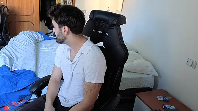 Snapshot of Al3xox02 chatting on April 2026 12:35:02 PM Al3xox02 online show from April 2026 12:35:02 PM