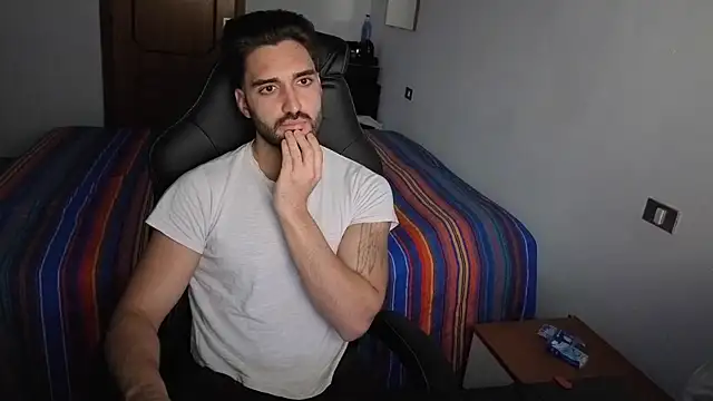 Snapshot of Al3xox02 chatting on April 2026 06:08:02 PM Al3xox02 online show from April 2026 06:08:02 PM