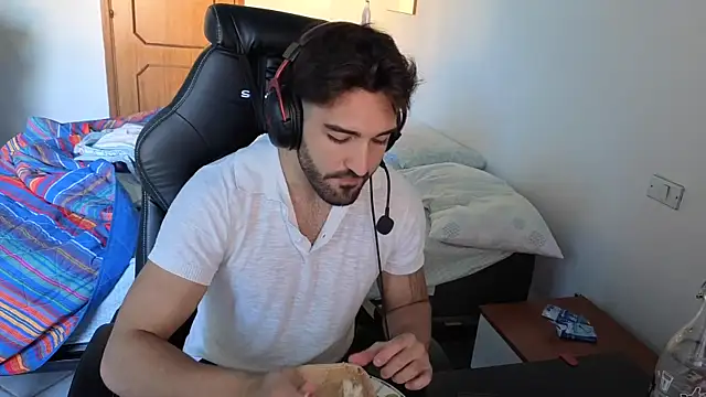 Snapshot of Al3xox02 chatting on April 2026 03:12:01 PM Al3xox02 online show from April 2026 03:12:01 PM