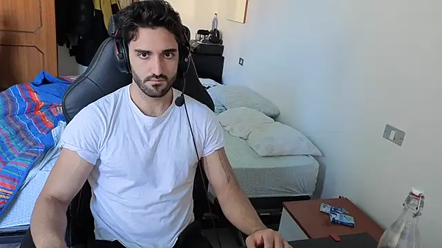 Snapshot of Al3xox02 chatting on April 2026 11:15:01 AM Al3xox02 online show from April 2026 11:15:01 AM