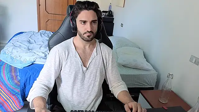 Snapshot of Al3xox02 chatting on April 2026 09:47:01 AM Al3xox02 online show from April 2026 09:47:01 AM