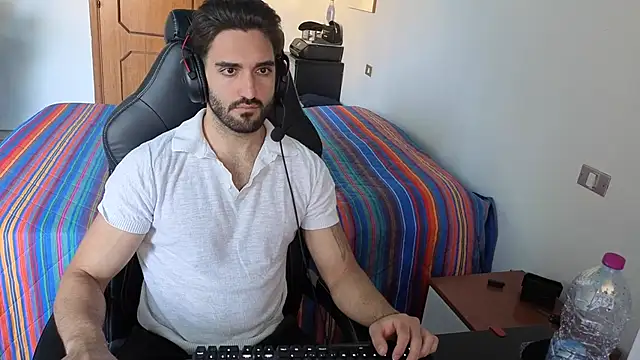 Snapshot of Al3xox02 chatting on April 2026 12:28:02 PM Al3xox02 online show from April 2026 12:28:02 PM