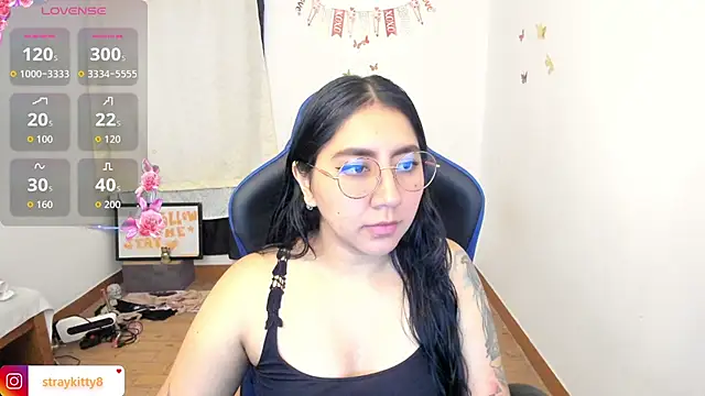 Snapshot of LoveLyy- chatting on June 2026 02:05:02 PM LoveLyy- online show from June 2026 02:05:02 PM