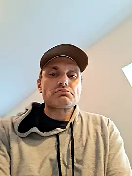 Snapshot of jfro553 chatting on April 2026 10:31:02 PM jfro553 online show from April 2026 10:31:02 PM