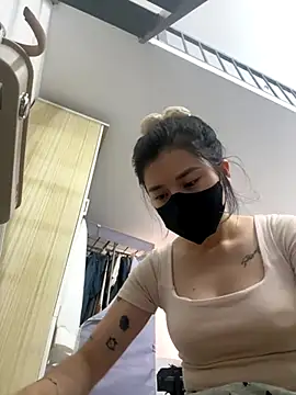 Snapshot of Titlelove chatting on November 2025 08:47:01 AM Titlelove online show from November 2025 08:47:01 AM