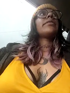 Abby 2-1 online show from November 2025 09:28:01 PM