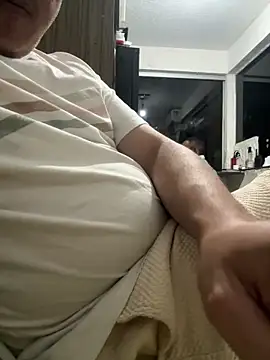 Snapshot of B-38 chatting on November 2025 12:22:02 AM B-38 online show from November 2025 12:22:02 AM