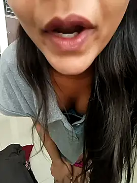 anshika0124 online show from November 2025 04:59:02 AM