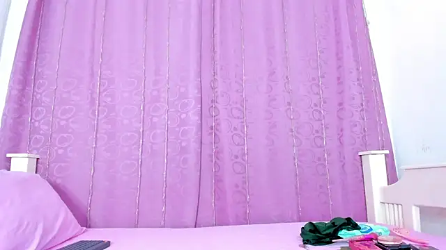 nahomy smiith online show from October 2025 07:14:02 PM