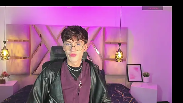 demianmoon online show from October 2025 12:05:02 PM
