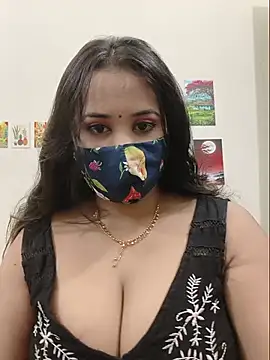 Snapshot of Beauty_Queen_Soniya chatting on July 2026 10:50:01 AM Beauty Queen Soniya online show from July 2026 10:50:01 AM