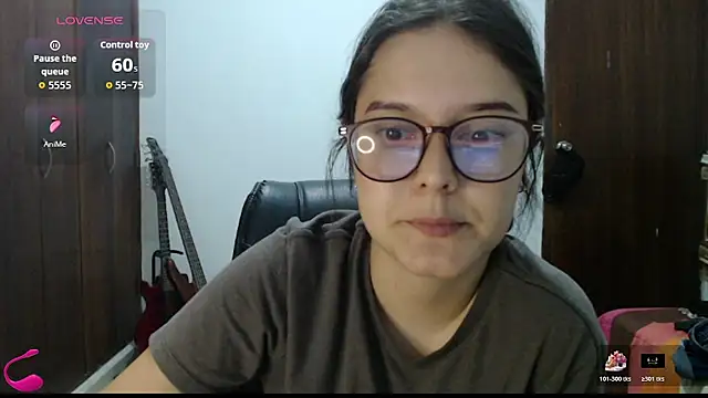 Snapshot of CarlaLorez chatting on May 2026 01:25:01 AM CarlaLorez online show from May 2026 01:25:01 AM