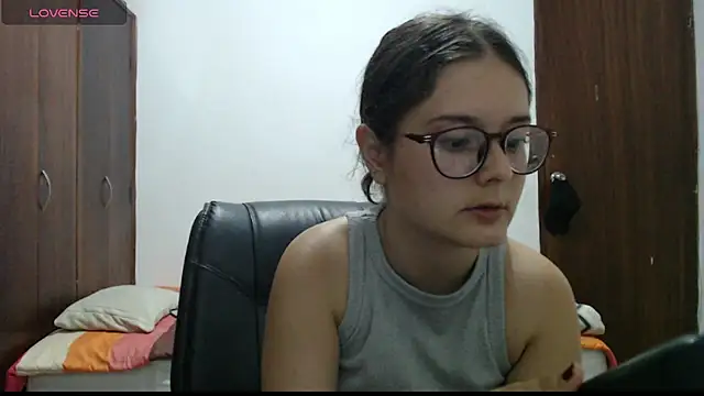 CarlaLorez online show from July 2026 11:44:01 PM