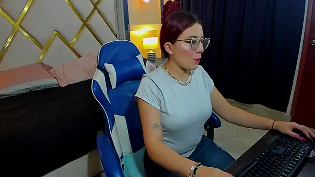 Snapshot of allison_mc chatting on July 2026 12:11:01 PM allison mc online show from July 2026 12:11:01 PM