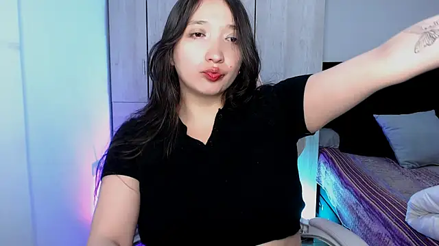Snapshot of vickyfinal chatting on October 2025 09:24:02 PM vickyfinal online show from October 2025 09:24:02 PM