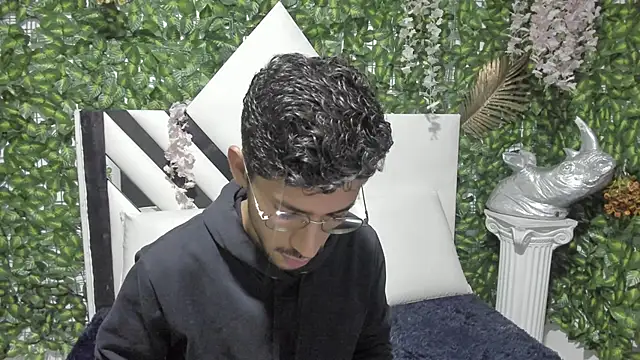 Snapshot of ALANVILLA_LOBO chatting on October 2025 06:52:01 PM ALANVILLA LOBO online show from October 2025 06:52:01 PM