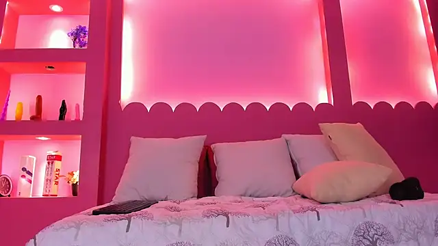 Snapshot of Elena_Kink chatting on April 2026 07:30:02 AM Elena Kink online show from April 2026 07:30:02 AM