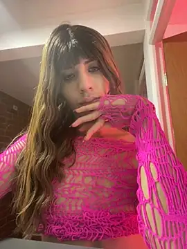 SiaraRealist online show from November 2025 06:30:02 PM