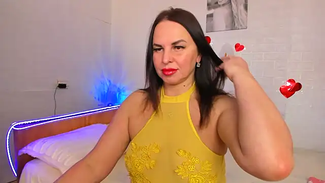 Snapshot of MIRAA_LUV chatting on April 2026 04:14:02 AM MIRAA LUV online show from April 2026 04:14:02 AM