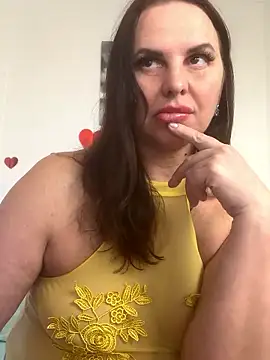 Snapshot of MIRAA_LUV chatting on April 2026 03:13:02 AM MIRAA LUV online show from April 2026 03:13:02 AM