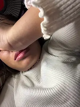 hello-cute online show from December 2025 11:42:01 PM