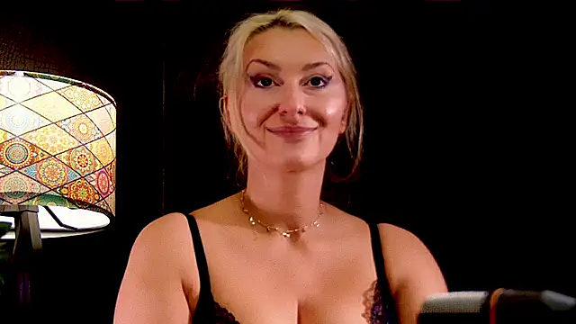 LeticiaReys online show from November 2025 05:47:01 PM