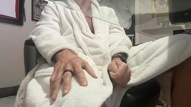 Crazy Mike1 online show from January 2026 07:04:02 PM