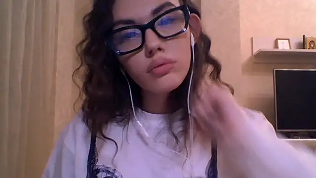 Snapshot of CeyaLier chatting on November 2025 05:06:01 PM CeyaLier online show from November 2025 05:06:01 PM