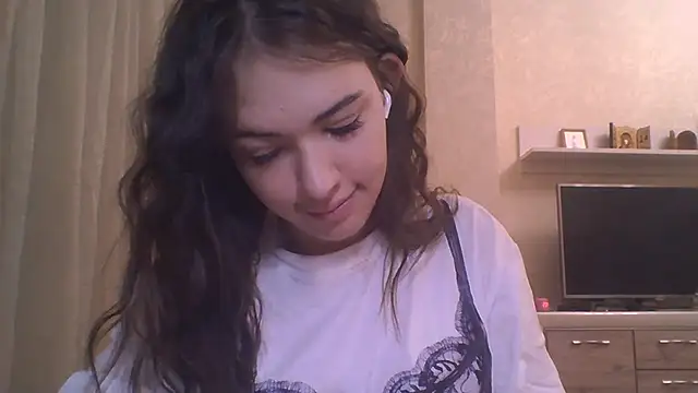 Snapshot of CeyaLier chatting on November 2025 05:46:01 PM CeyaLier online show from November 2025 05:46:01 PM