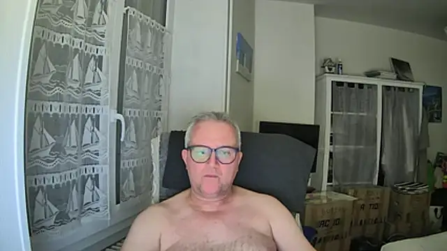 Snapshot of macdut67 chatting on July 2026 02:58:01 AM macdut67 online show from July 2026 02:58:01 AM
