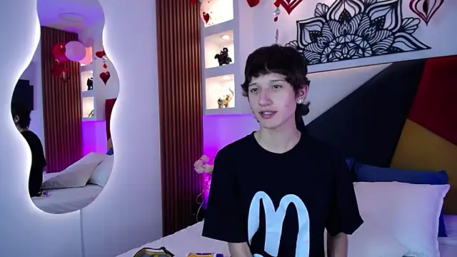 Emo Boy  online show from February 2026 08:04:02 PM