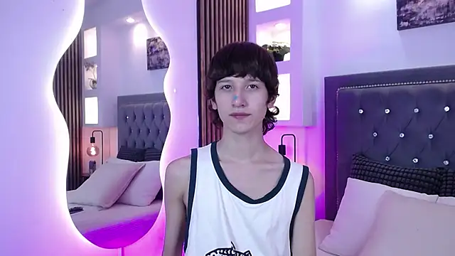 Emo Boy  online show from April 2026 08:28:02 PM