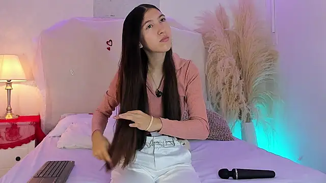 Sara Collinss  online show from February 2026 11:32:01 AM