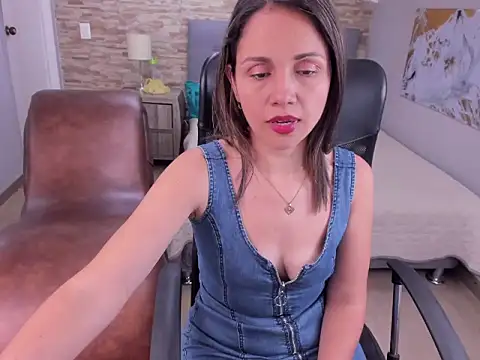 Snapshot of Tatis_Corredor chatting on November 2025 02:17:01 PM Tatis Corredor online show from November 2025 02:17:01 PM